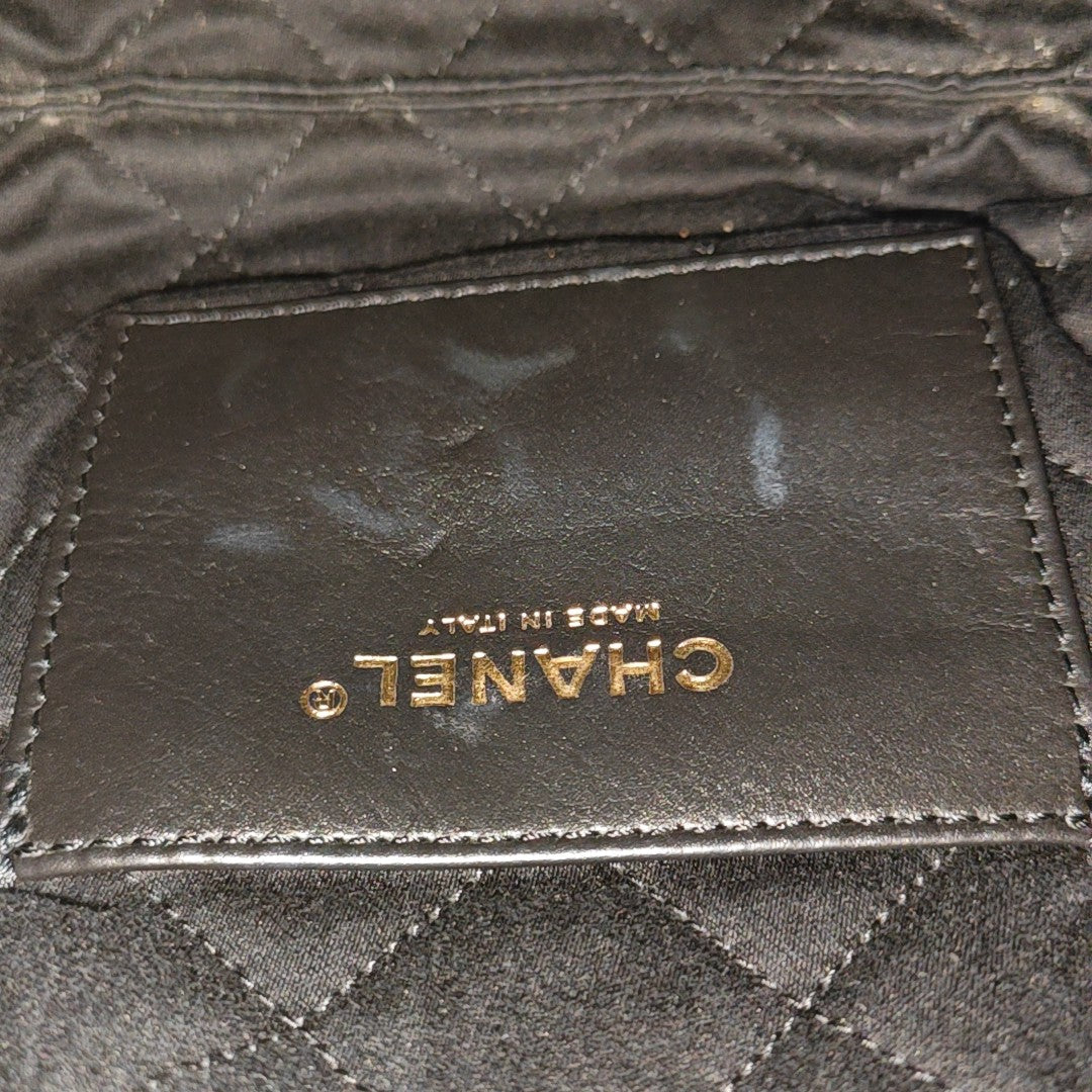 CHANEL 22 Mini Quilted Calfskin Black