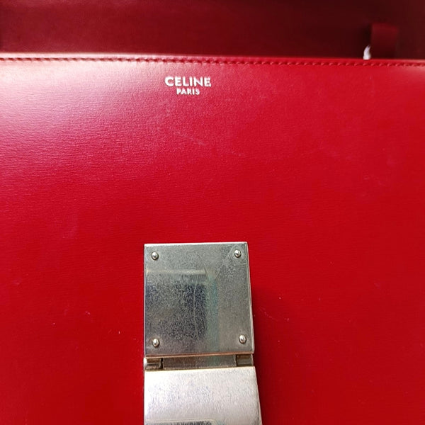Authenticated pre-owned  CLASSIC BOX Medium Calfskin Red - Shoulder Bag at Looply