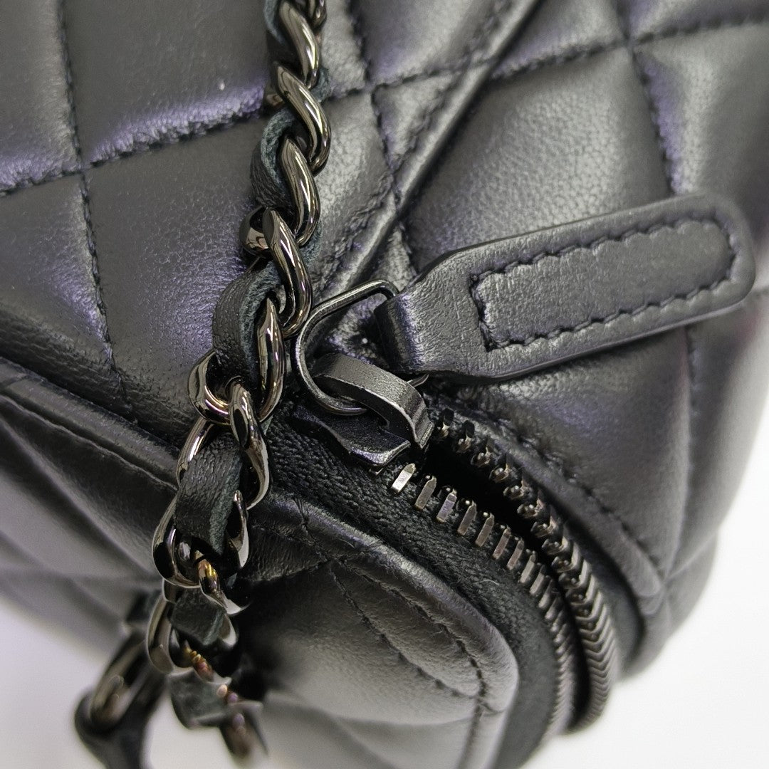 VINTAGE COSMETIC BAGS Quilted Lambskin Black