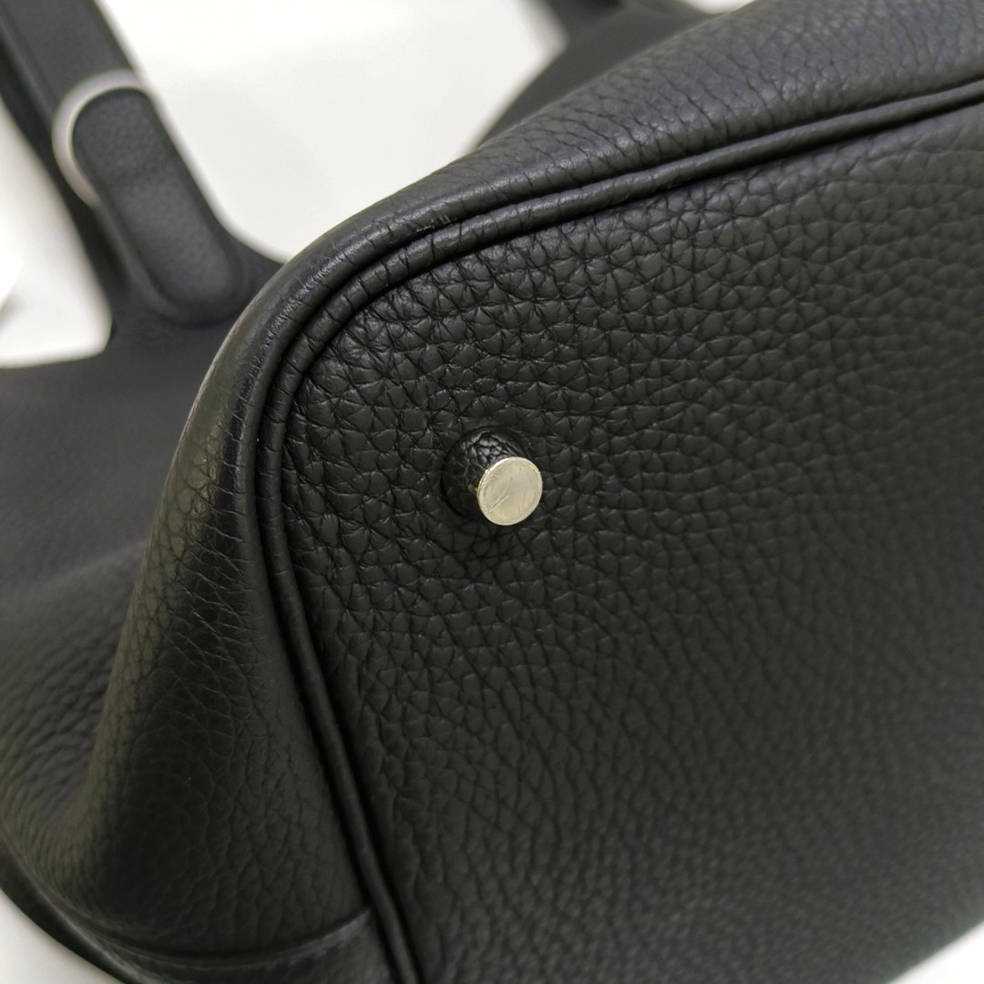 Authenticated pre-owned  Picotin 22 Clemence Black - Bucket Bag at Looply