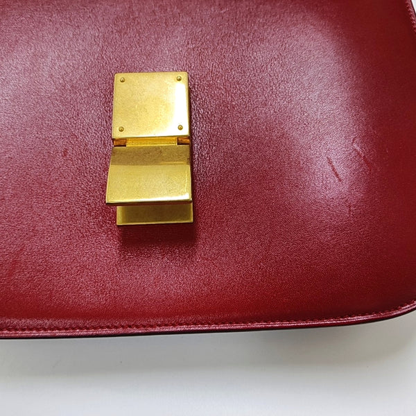 Authenticated pre-owned  CLASSIC BOX Medium Calfskin Red - Shoulder Bag at Looply