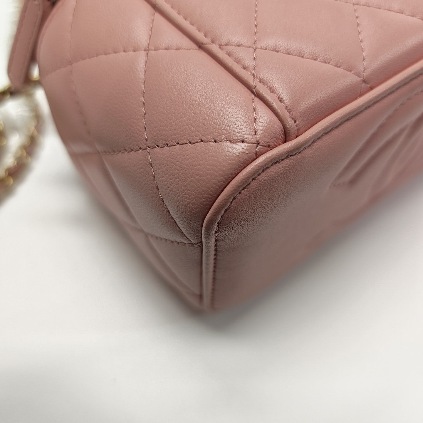 VANITY CASE Small Quilted Lambskin Pink