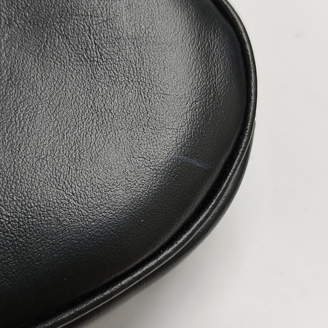 TRIANGLE Calfskin Black