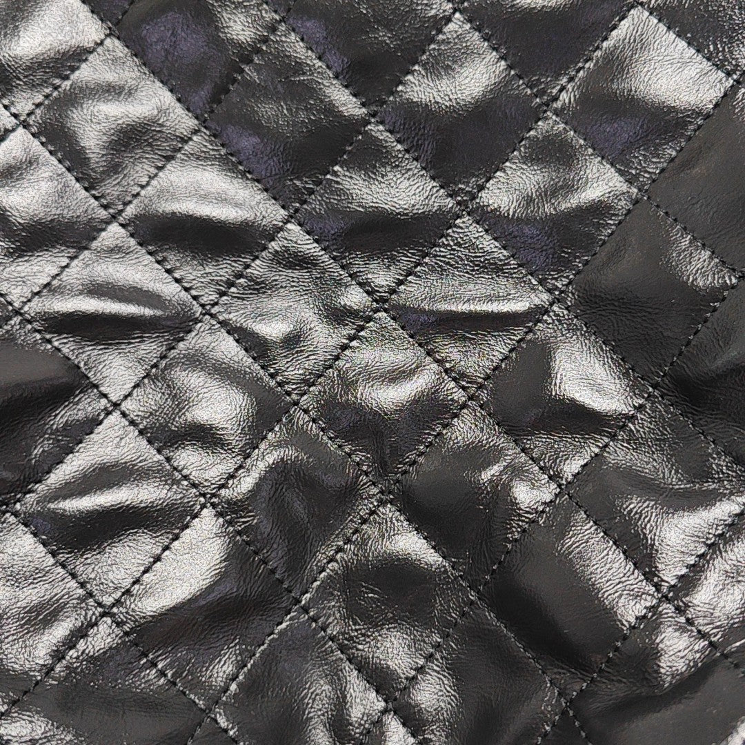 CHANEL 25 Medium Quilted Calfskin Black