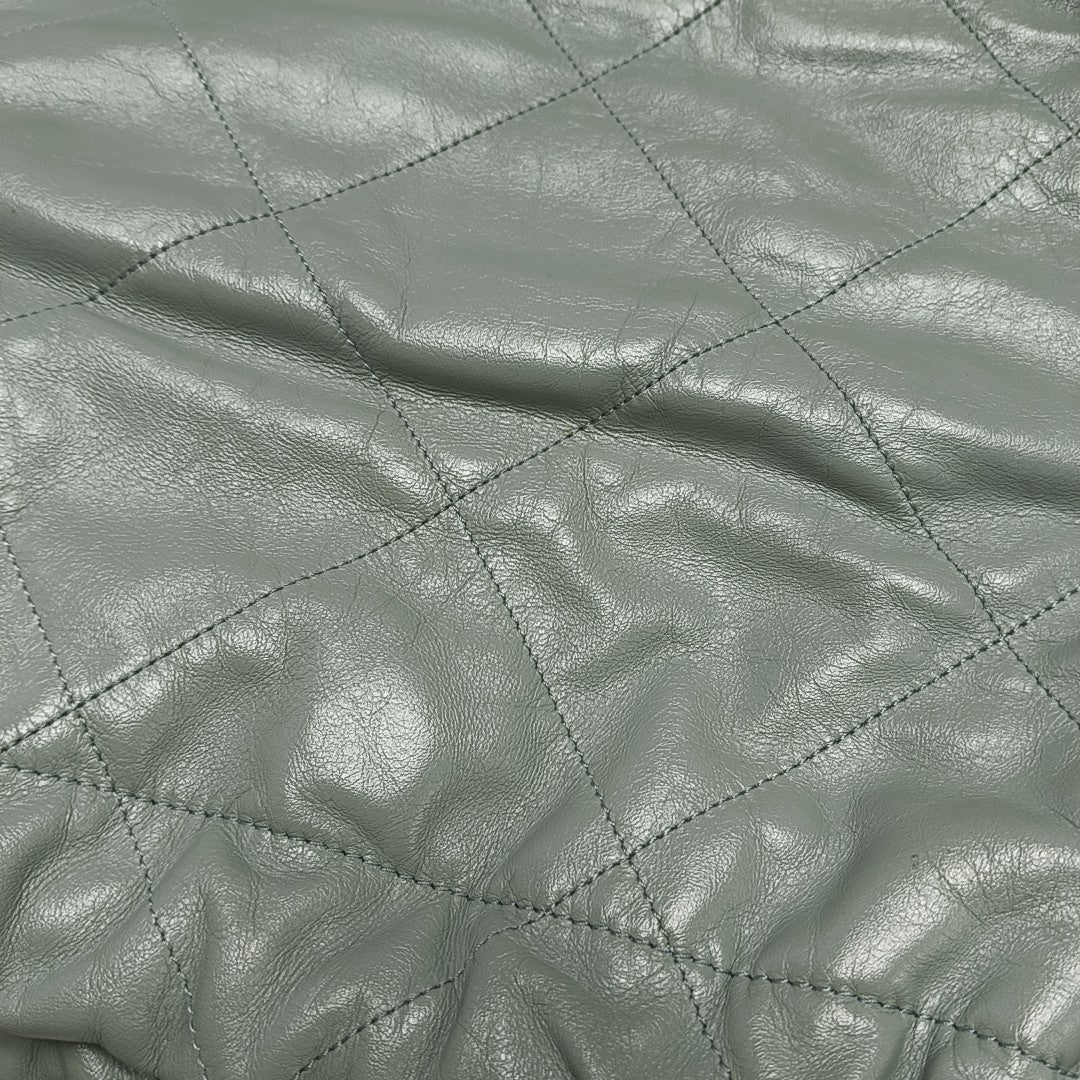 CHANEL 22 Medium Quilted Calfskin Green