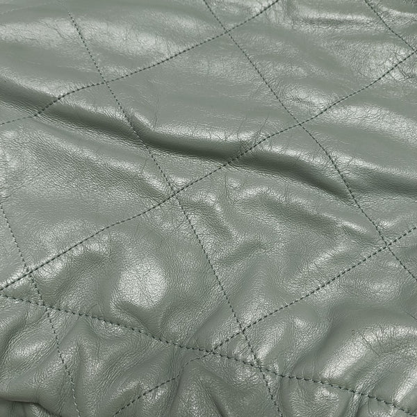 CHANEL 22 Medium Quilted Calfskin Green