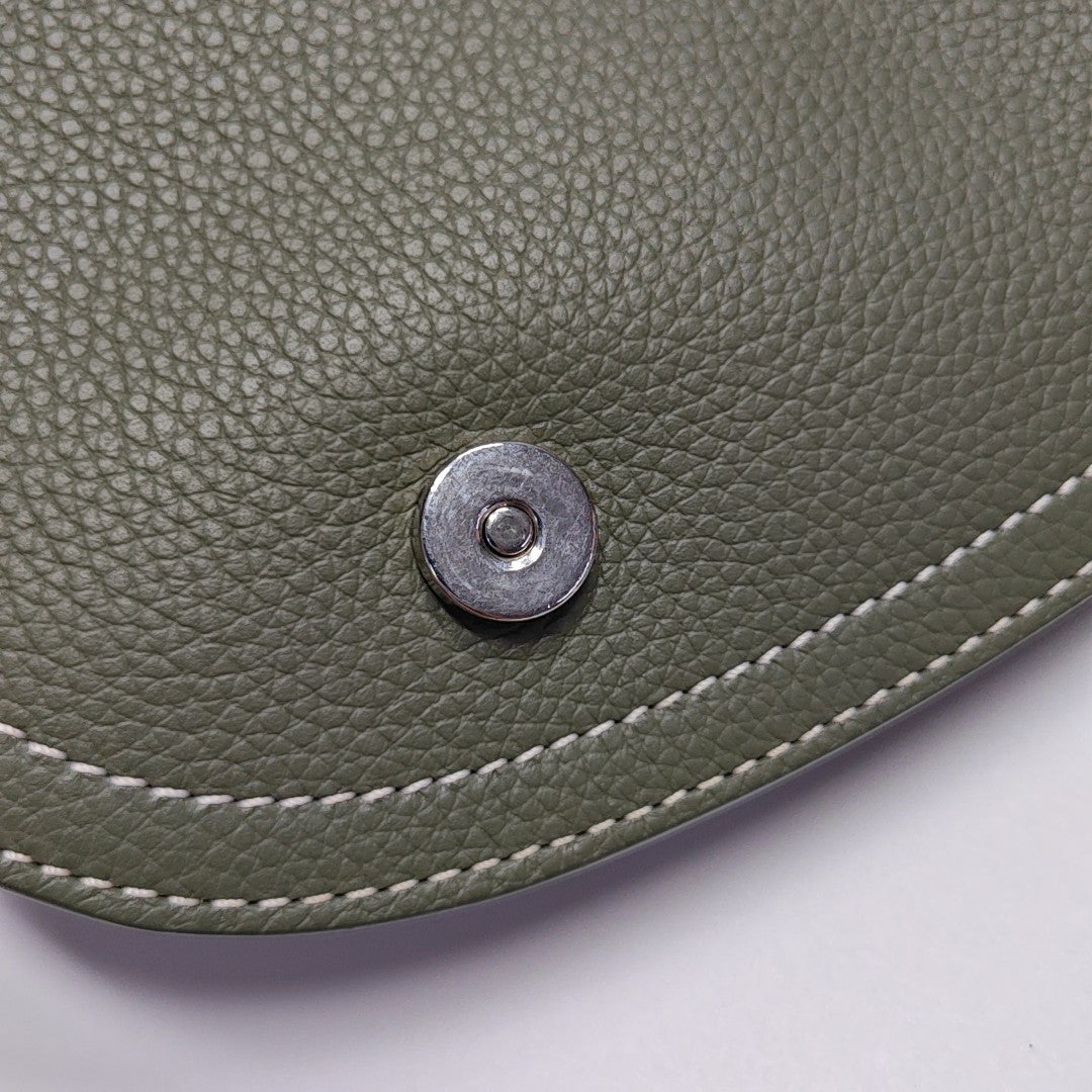 Authenticated pre-owned  Saddle Calfskin Green - Shoulder Bag at Looply