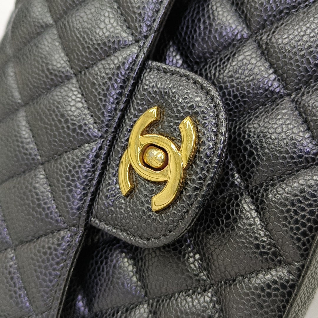 CLASSIC FLAP Medium Quilted Grained Calfskin Black