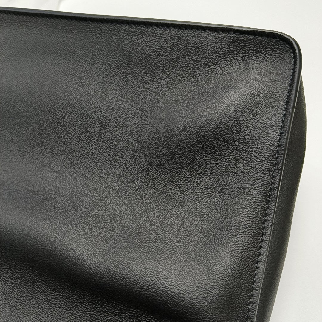 Flip Medium Calfskin Black