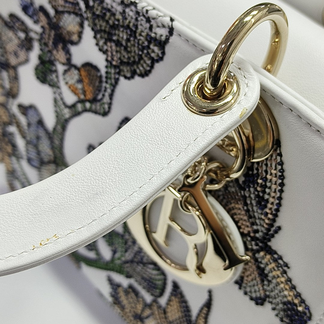 Authenticated pre-owned  Lady Dior Medium Calfskin White - Tote Bag at Looply