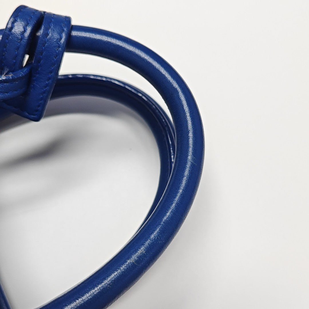 SAC DE JOUR Nano Calfskin Blue