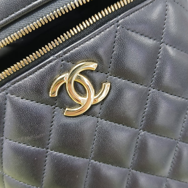 VANITY CASE Small Quilted Lambskin Black