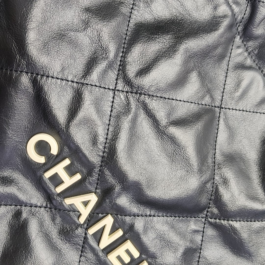 CHANEL 22 Small Quilted Calfskin Black