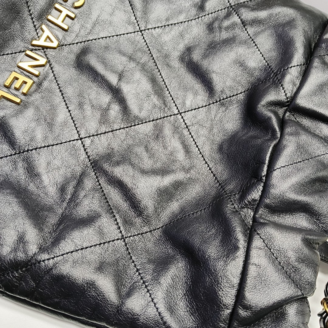 CHANEL 22 Small Quilted Calfskin Black