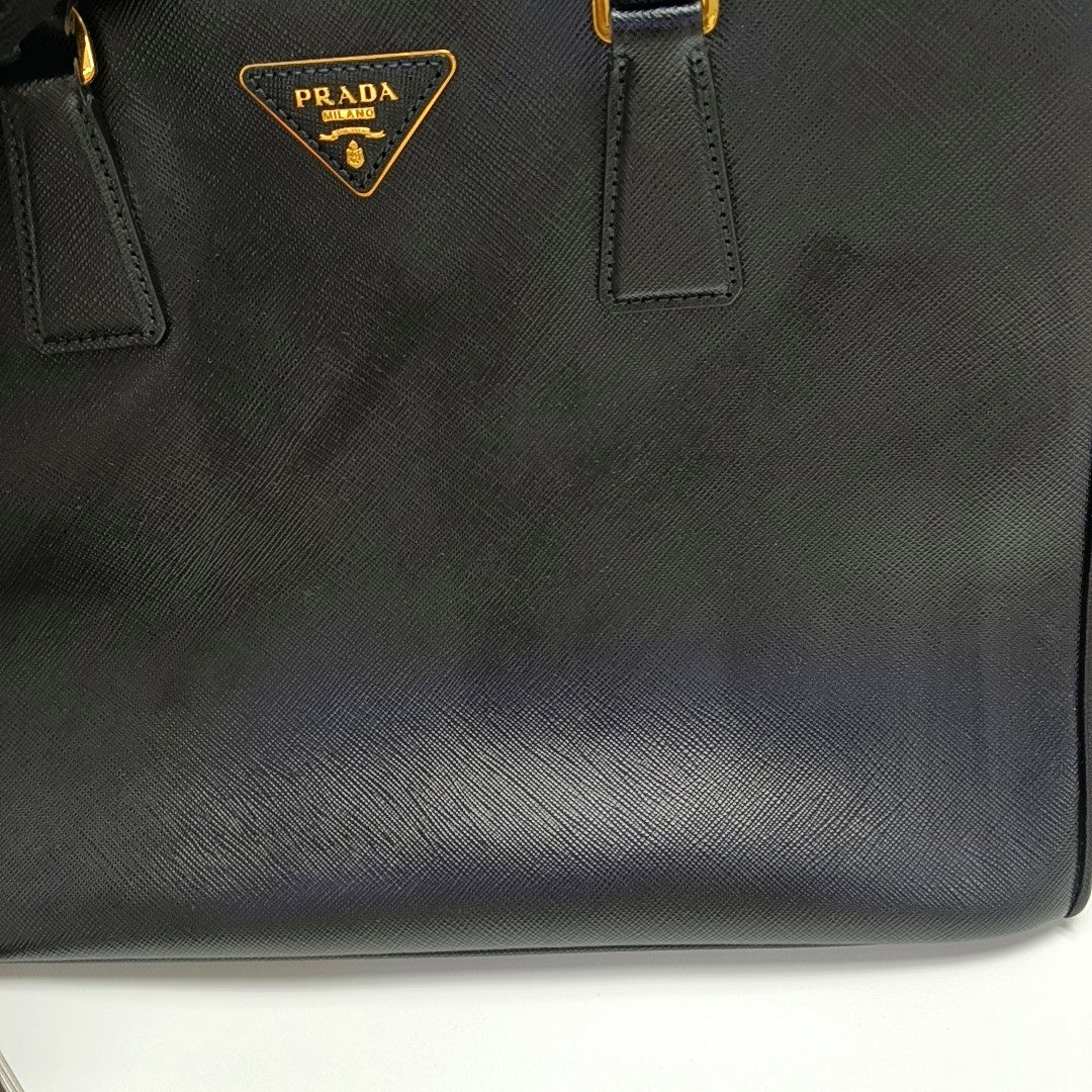 Galleria Medium Saffiano Calfskin Black