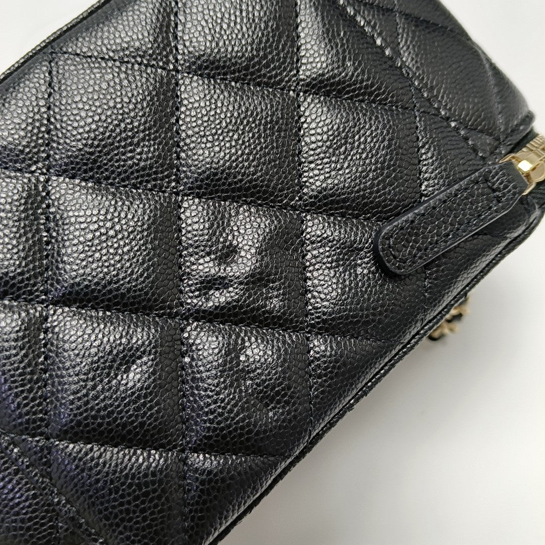 VANITY CASE Medium Quilted Grained Calfskin Black