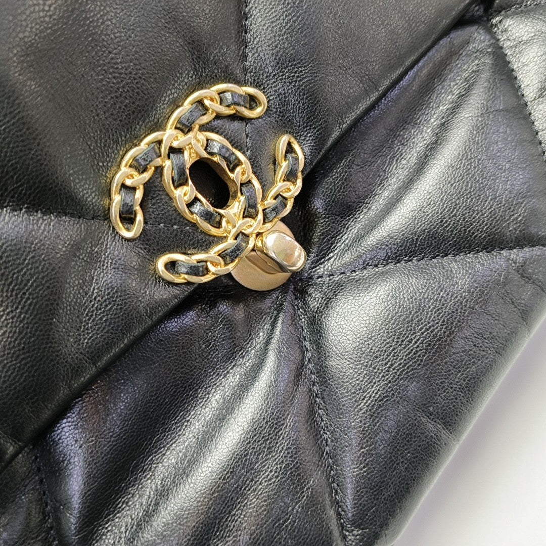 CHANEL 19 Medium Quilted Lambskin Black