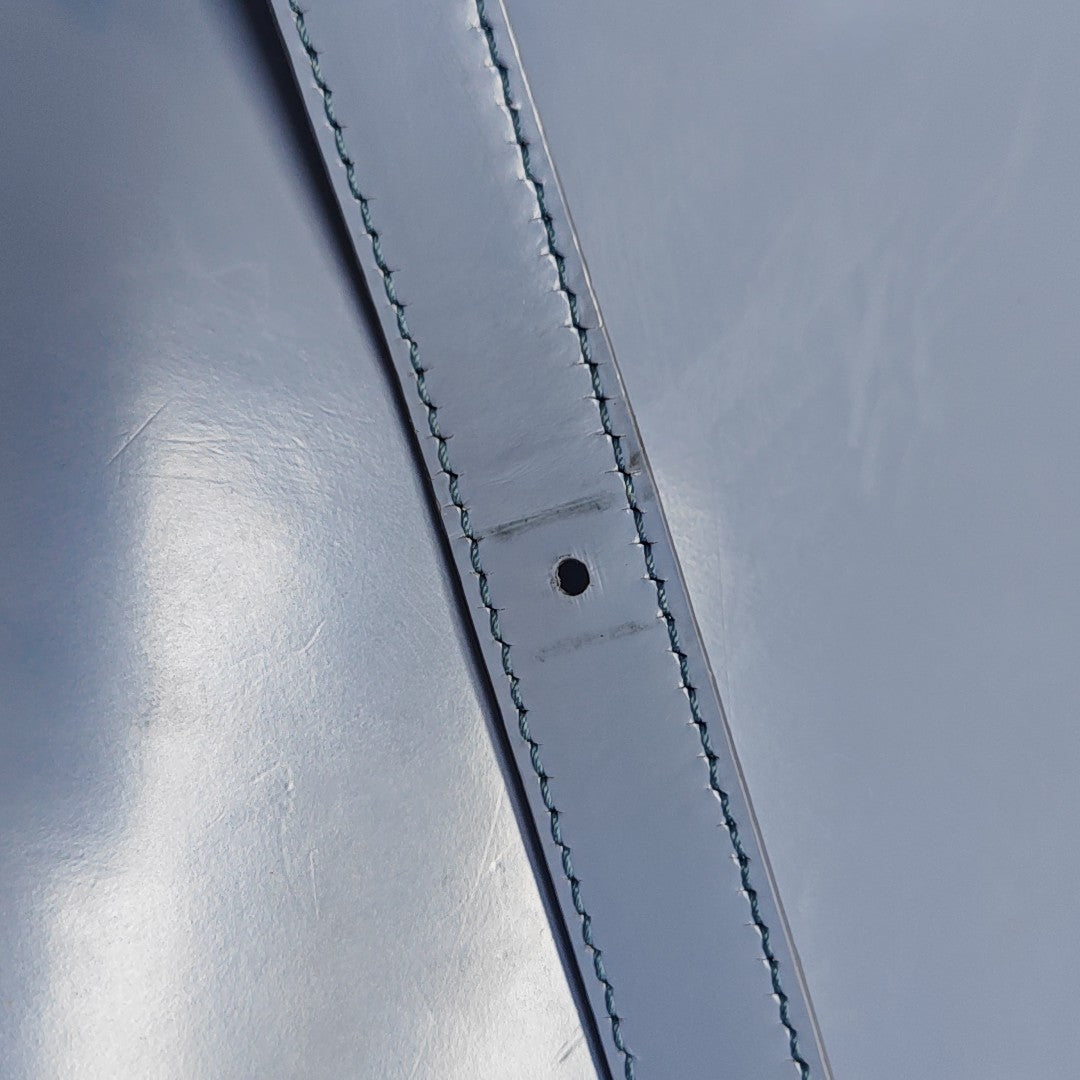 CLASSIC BOX Medium Calfskin Blue