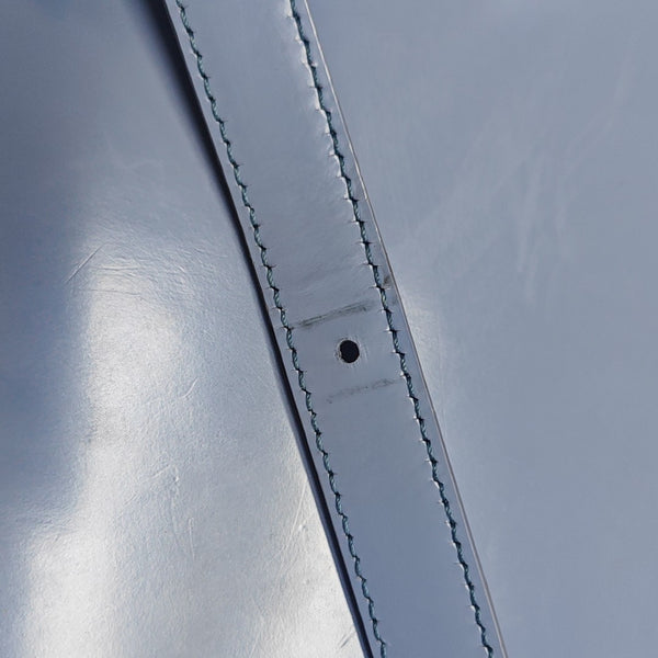 CLASSIC BOX Medium Calfskin Blue