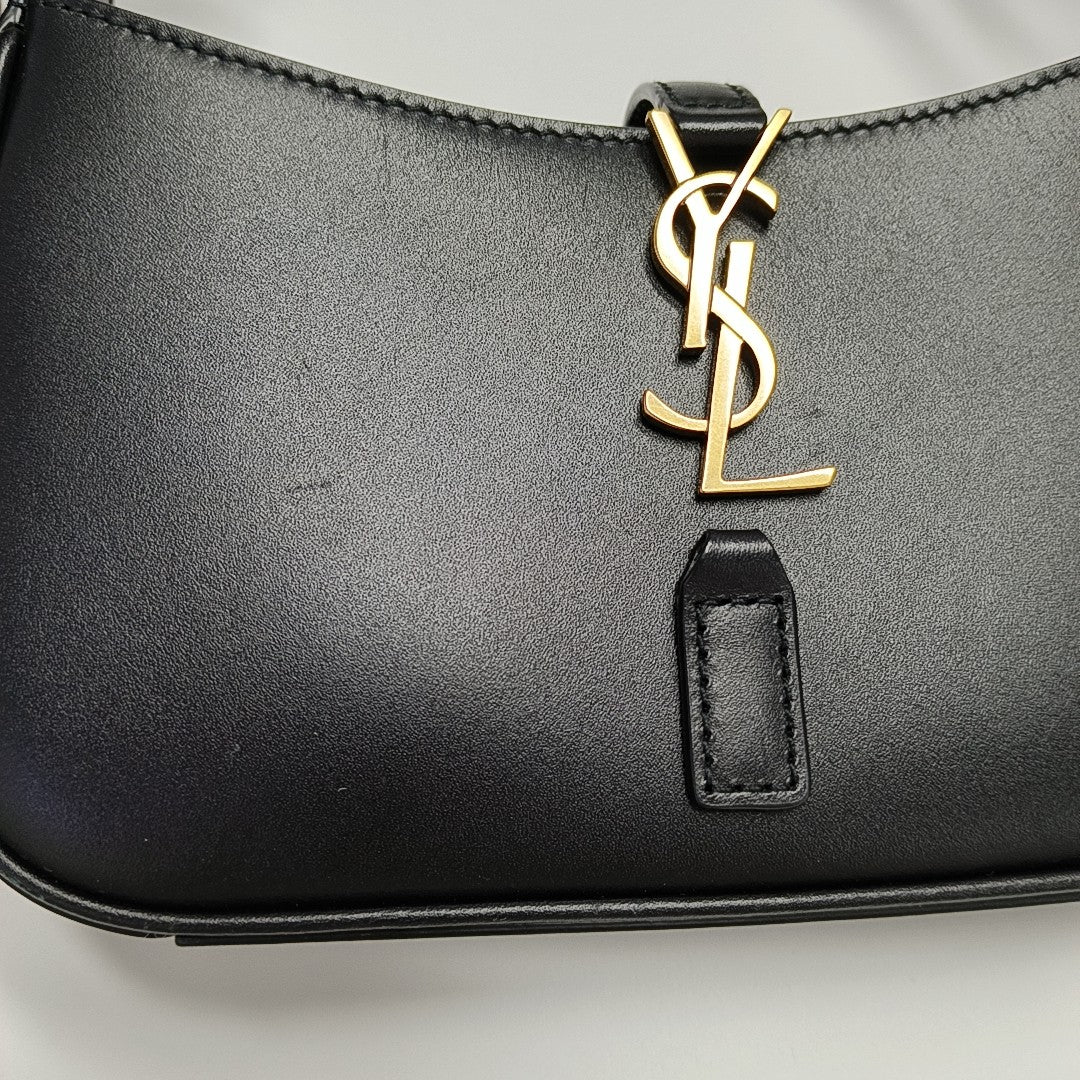 Authenticated pre-owned  LE 5 À 7 Calfskin Black - Top Handle Bag at Looply