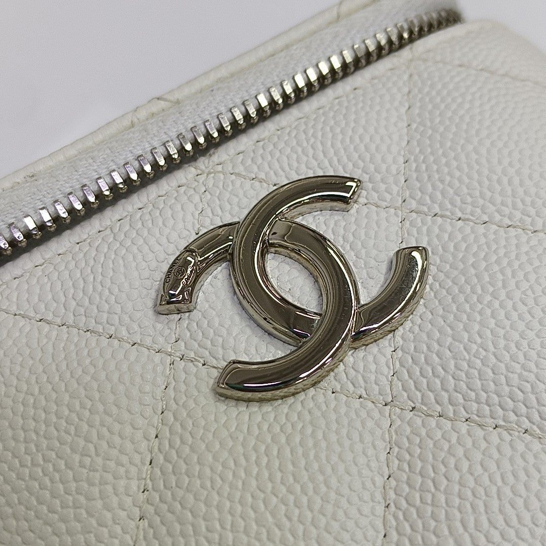 VANITY CASE Mini Quilted Grained Calfskin White