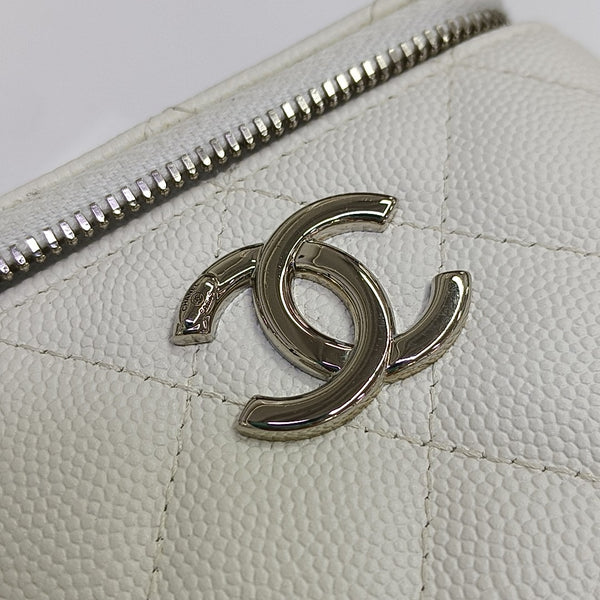 VANITY CASE Mini Quilted Grained Calfskin White
