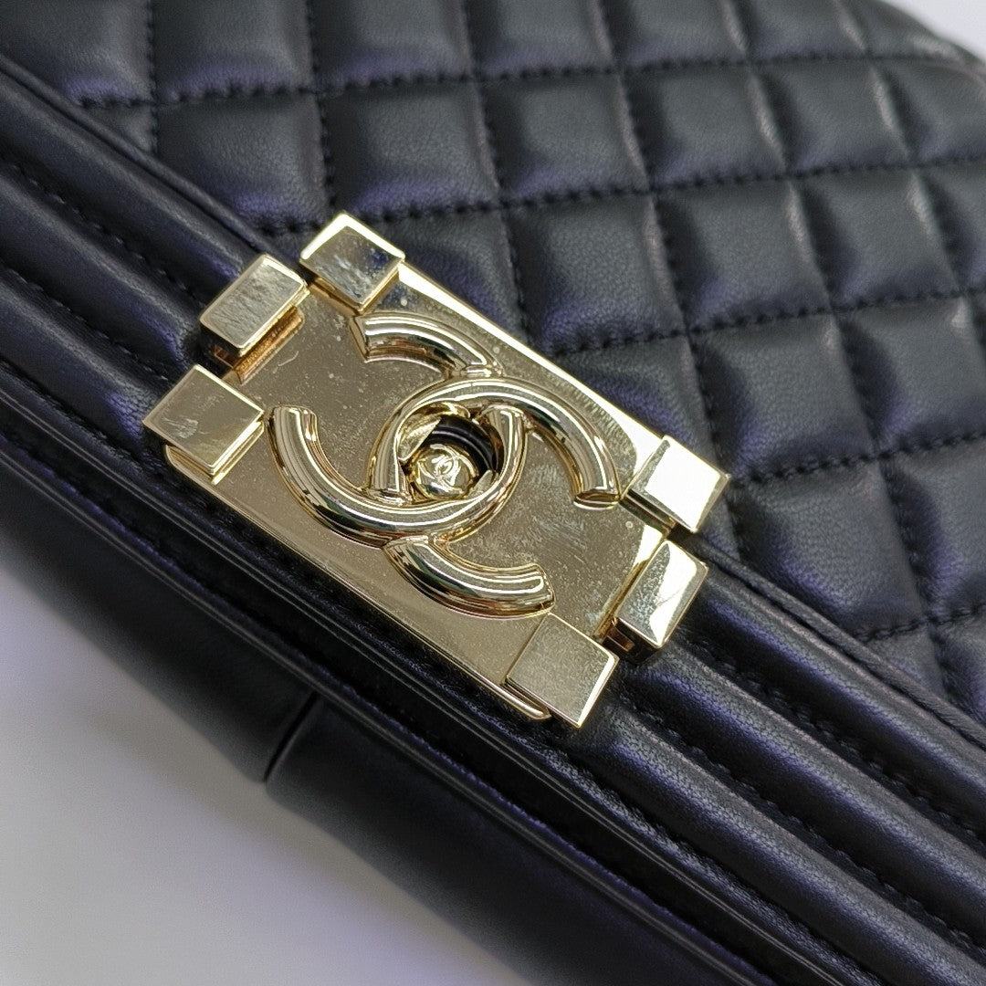 BOY CHANEL Medium Quilted Lambskin Black