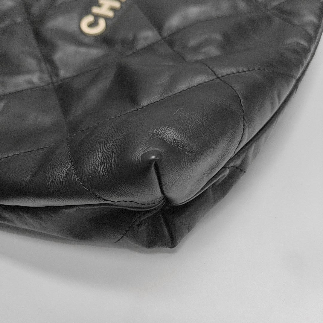 CHANEL 22 Medium Quilted Calfskin Black