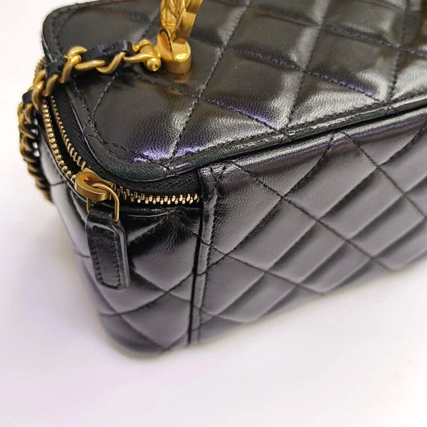 Authenticated pre-owned  VANITY CASE Quilted Lambskin Black - Shoulder Bag at Looply