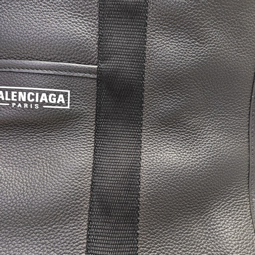 Calfskin Shoulder Bag Medium Black