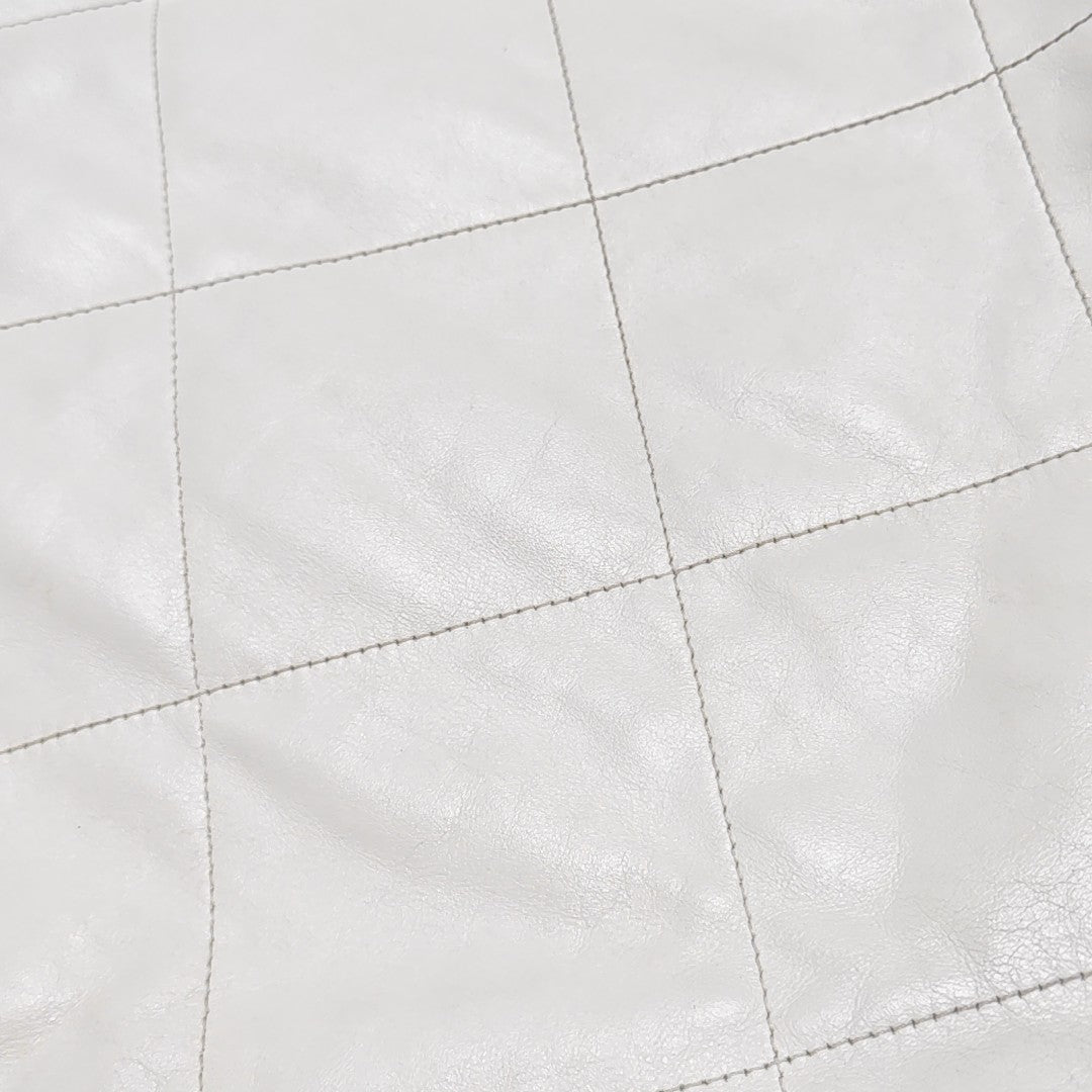 CHANEL 22 Medium Quilted Calfskin White