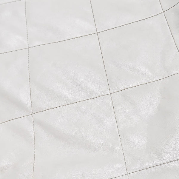 CHANEL 22 Medium Quilted Calfskin White