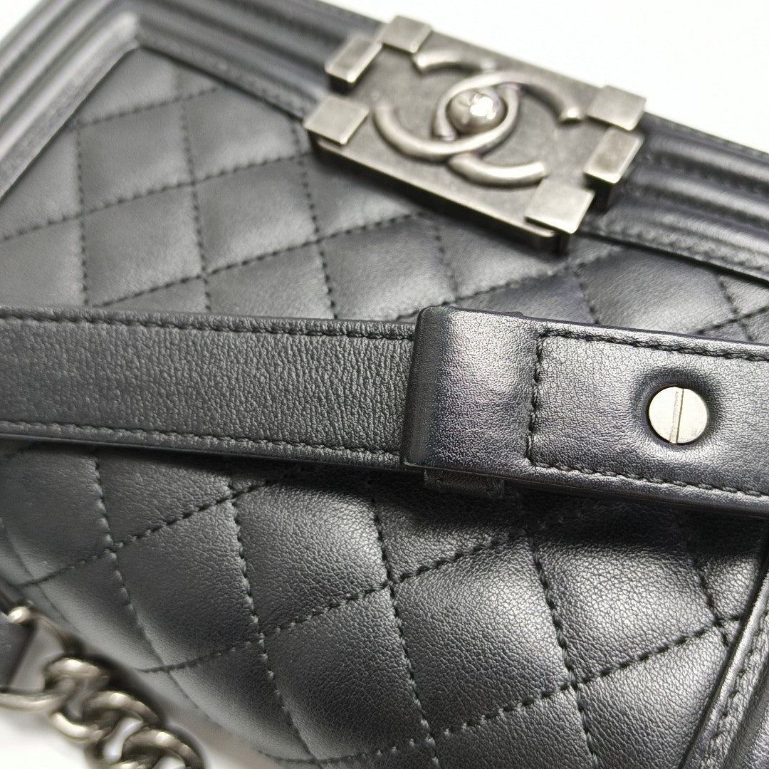 BOY CHANEL Small Quilted Calfskin Black