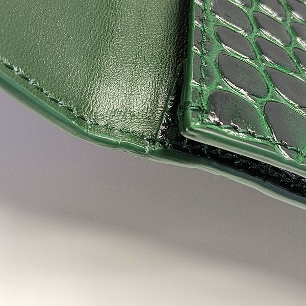 Authenticated pre-owned  Hourglass Calfskin Green - Clutch at Looply
