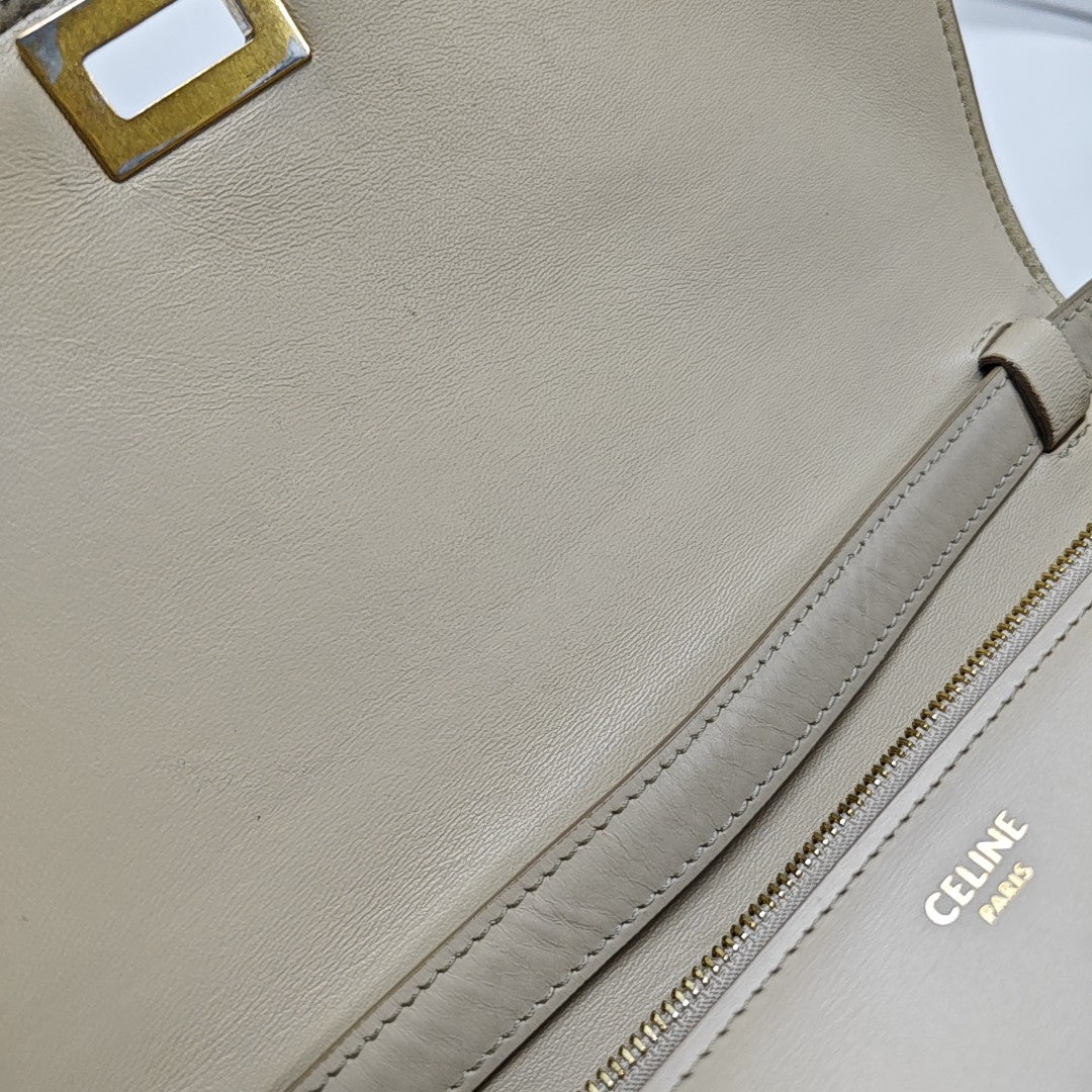 CLASSIC BOX Medium Calfskin Beige