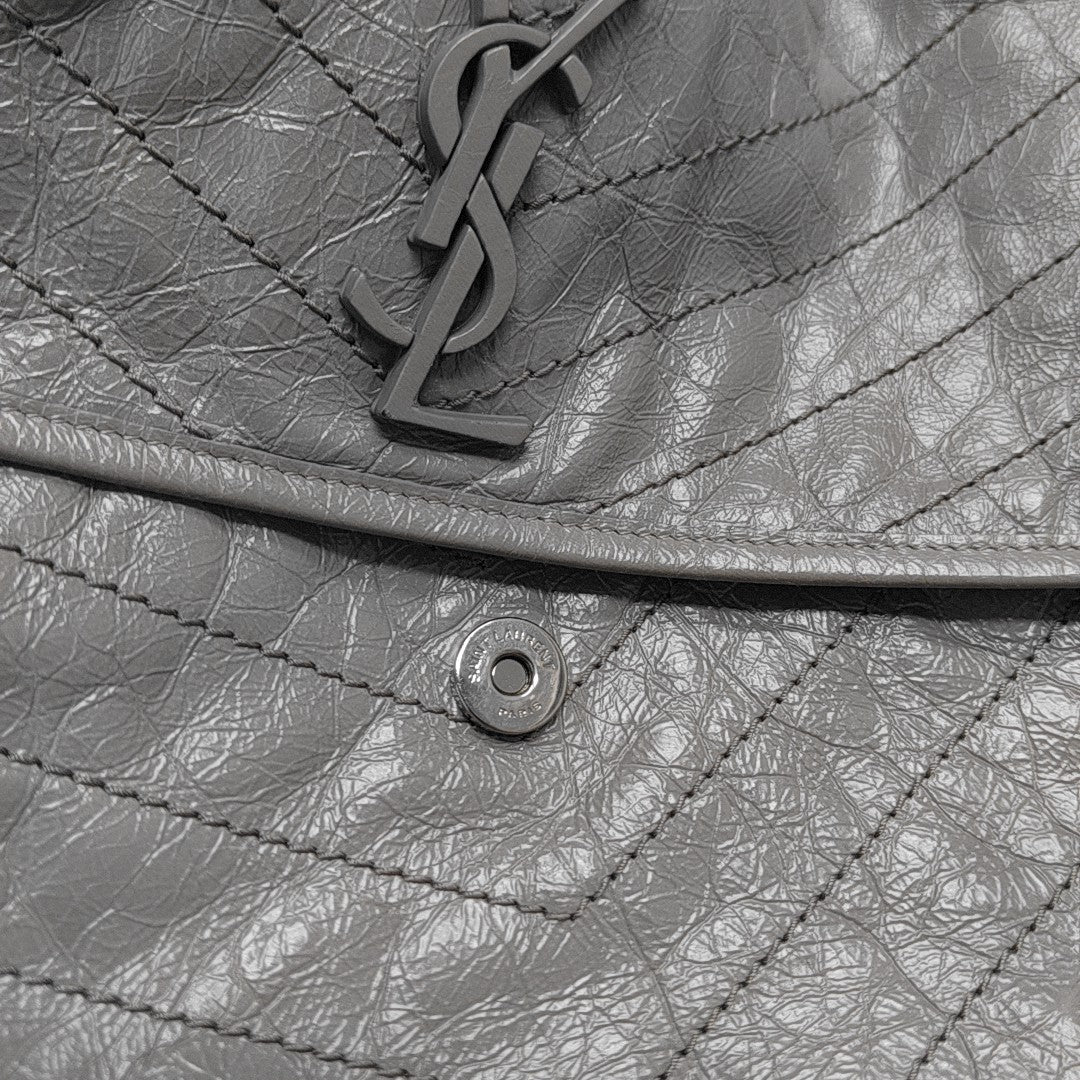 NIKI Large Chevron Calfskin Gray