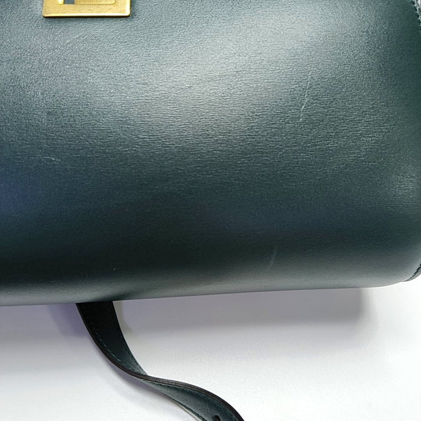 Authenticated pre-owned  CLASSIC BOX Medium Calfskin Green - Crossbody Bag at Looply