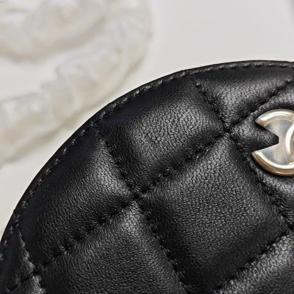 ROUND Quilted Lambskin Black