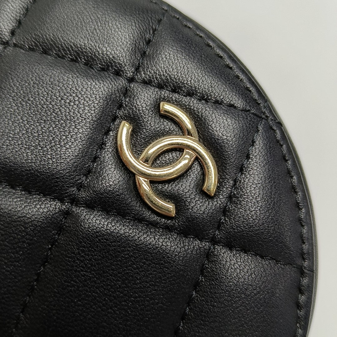 ROUND Quilted Lambskin Black