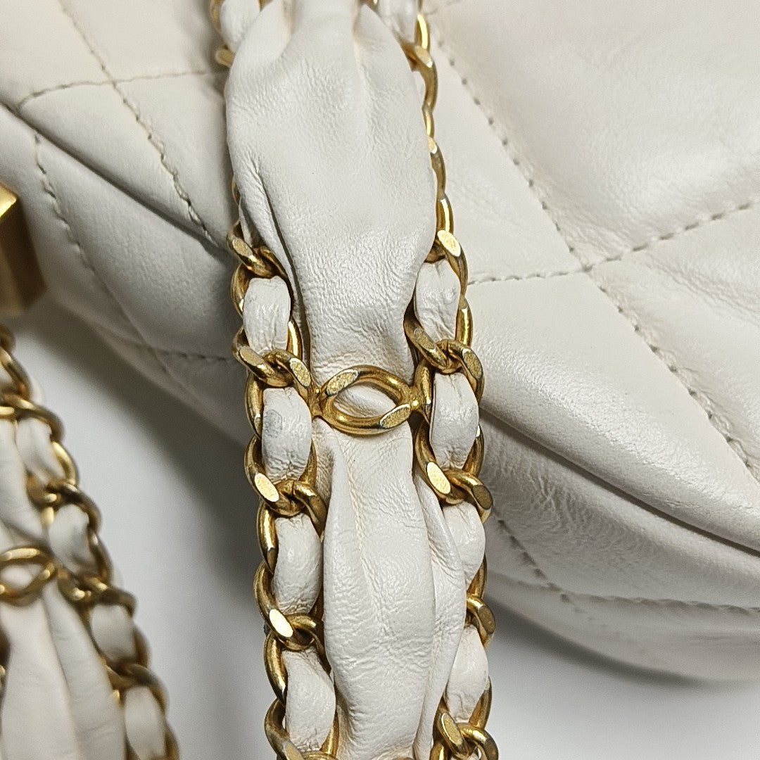 Chanel 19 Pequeño Piel de Becerro Acolchada Blanca
