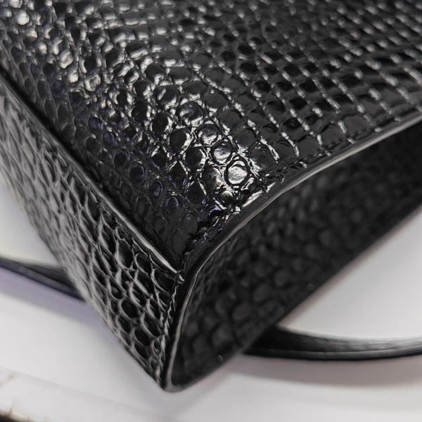 MANHATTAN Medium Calfskin Black