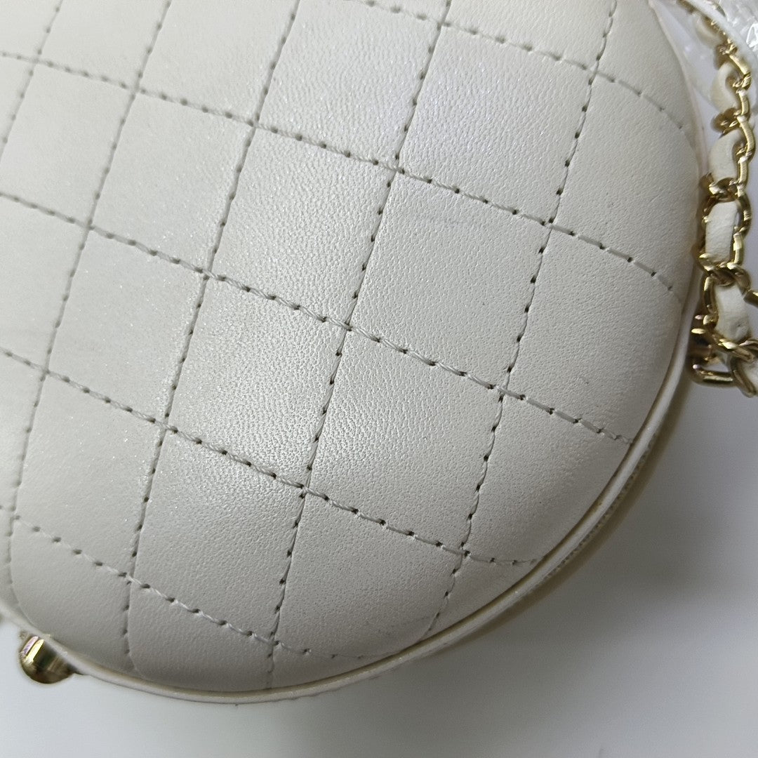 ROUND Quilted Lambskin White