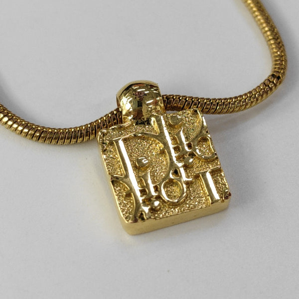 Twist Round Metal Gold Necklace