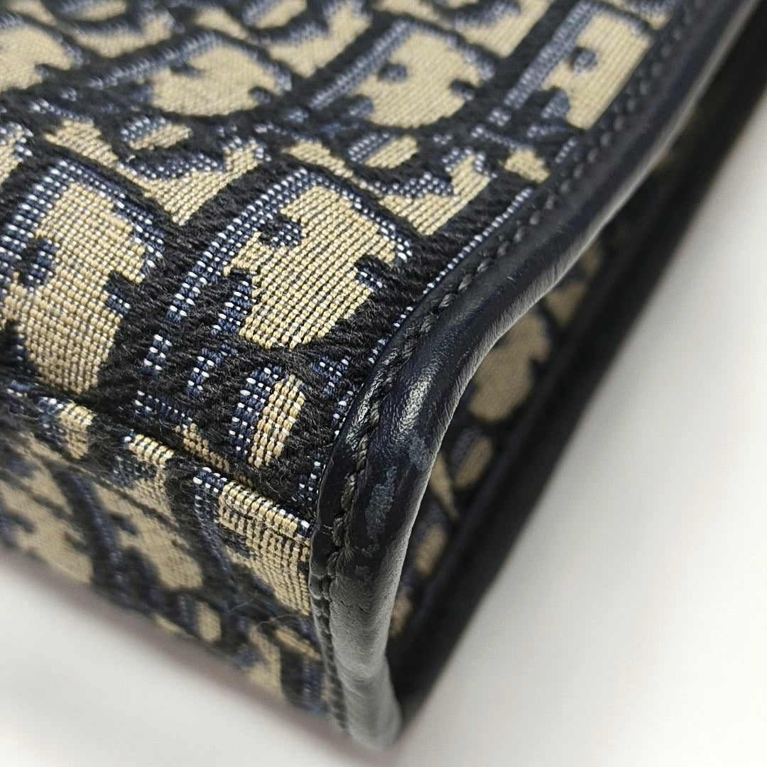 Authenticated pre-owned  30 Montaigne Monogram Canvas Beige - Top Handle Bag at Looply