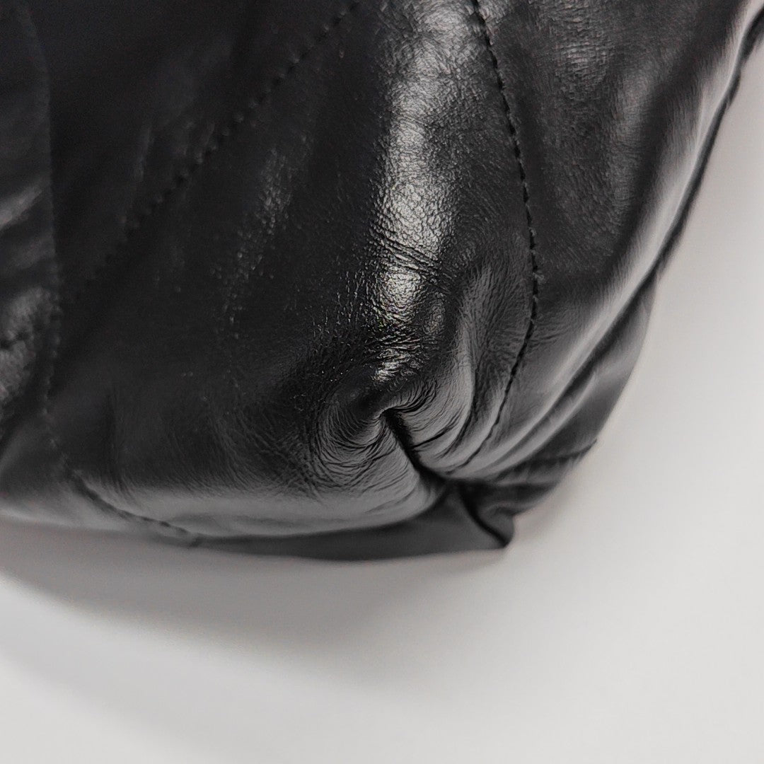 CHANEL 22 Medium Quilted Calfskin Black