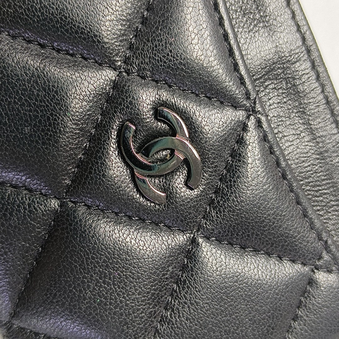 CLASSIC FLAP Quilted Lambskin Black Card Holder
