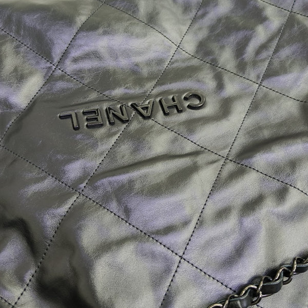 CHANEL 22 Medium Quilted Calfskin Black