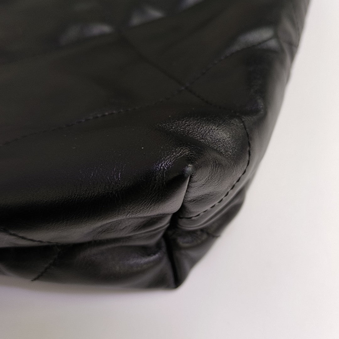 CHANEL 22 Medium Quilted Calfskin Black