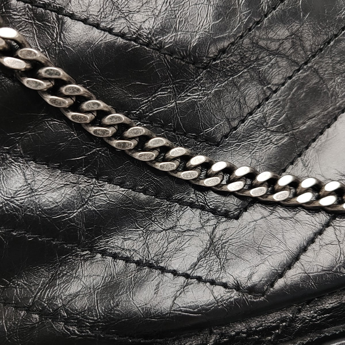 NIKI Medium Chevron Calfskin Black
