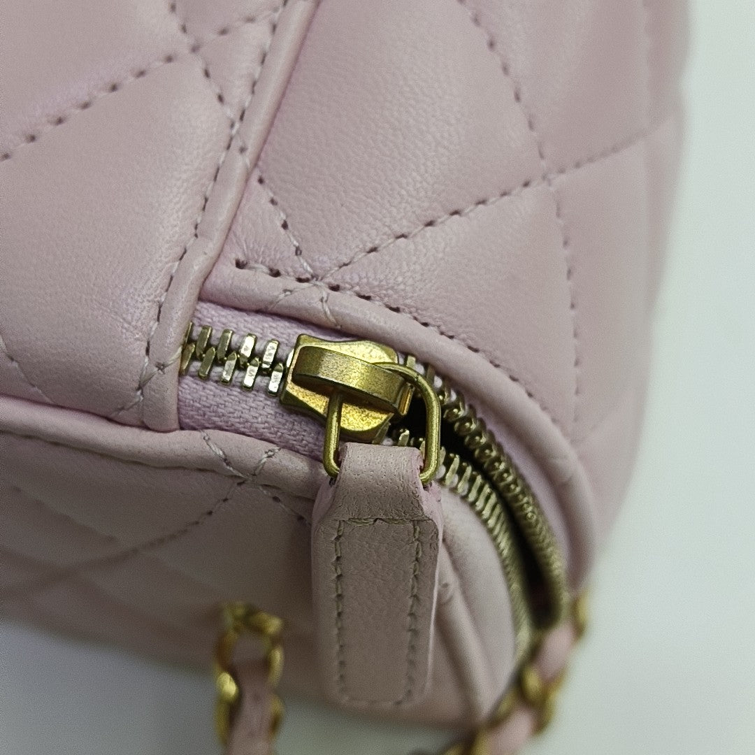 VANITY CASE Small Quilted Lambskin Pink